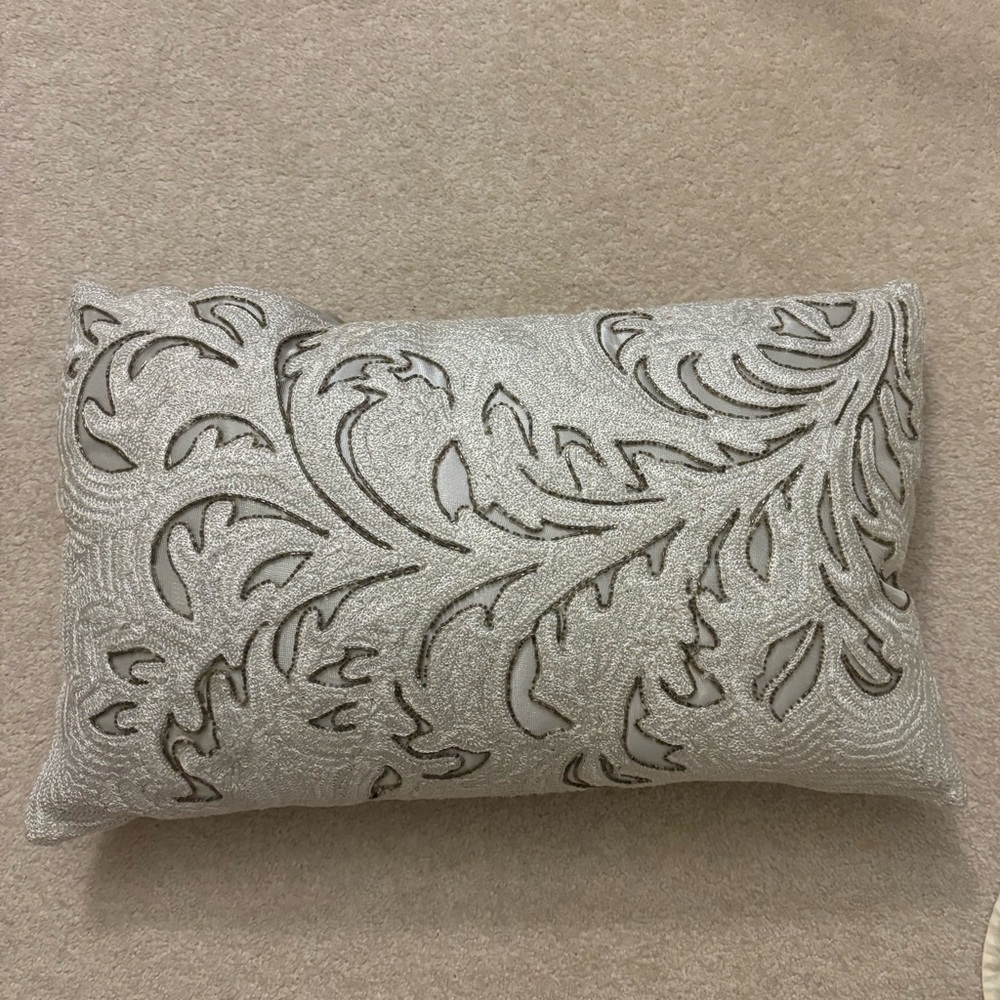 NWT Beautiful decorative beaded pillow